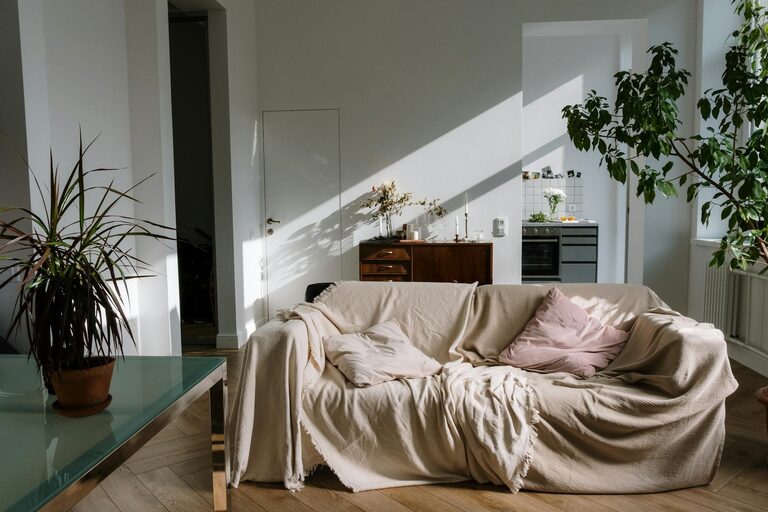 Tips for Creating a Cosy and Inviting Living Room on a Budget