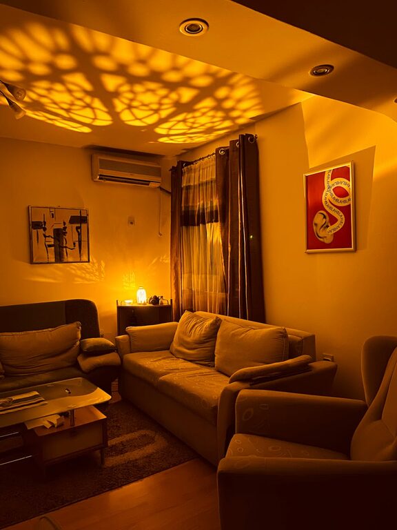 Simple Tips for Creating a Cosy and Inviting Living Room Atmosphere